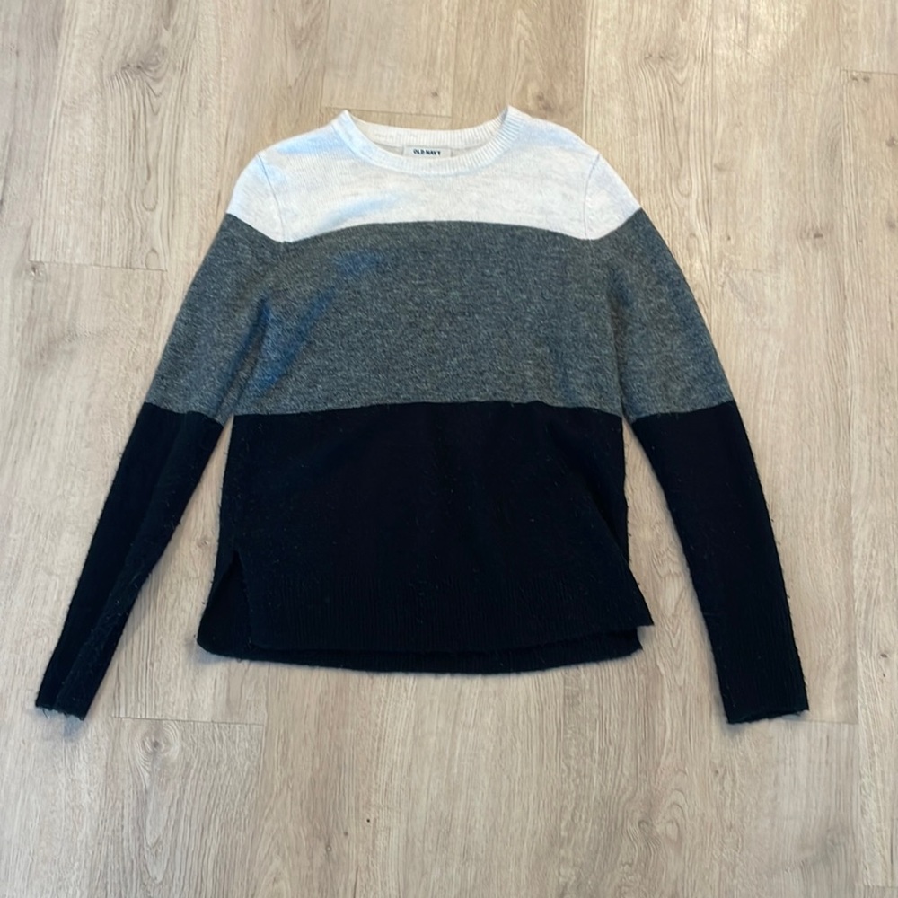 Black & White & Gray Sweater 🖤